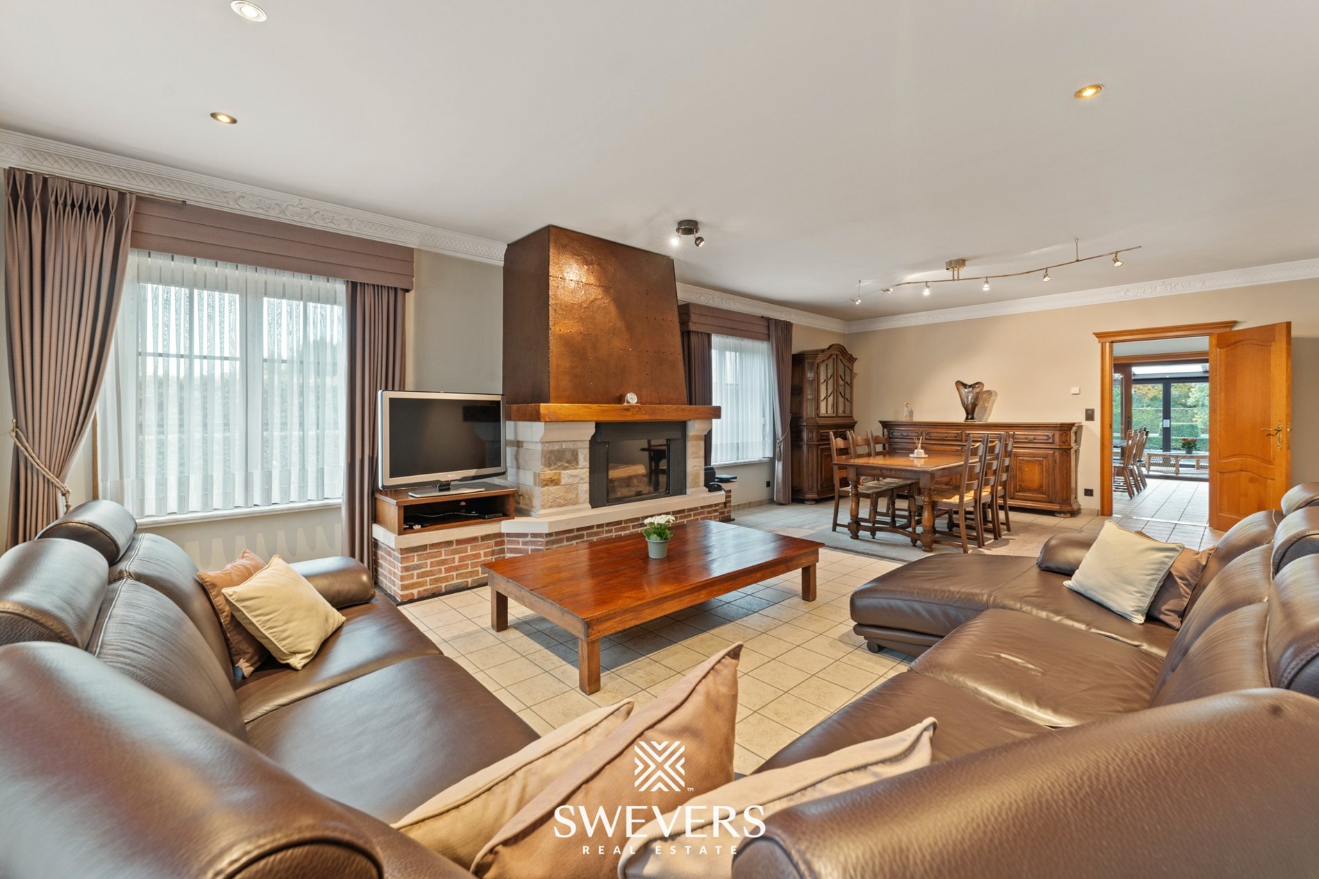 Villa met 395m² woonruimte op 48a zuidgericht perceel - foto 2