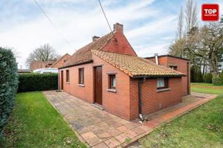 Deze vrijstaande woning, gelegen in een landelijke omgeving aan het einde van een doodlopende straat, biedt een zeldzame kans.De eigendom bevindt...
