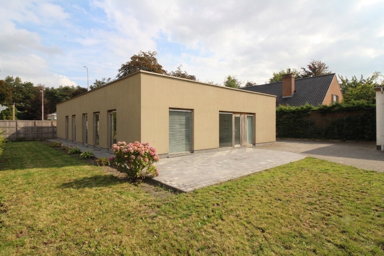 Maldegem | Instapklare praktijk- of kantoorruimte met parking en bijgebouw. - foto 4