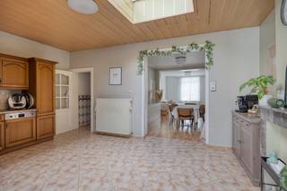Te koop: statige gesloten herenwoning aan de Koningin Astridlaan in Mechelen, op korte afstand van het stadscentrum.Deze ruime woning van 250 m²...