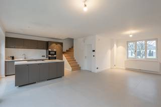 Bent u op zoek naar de perfecte starterswoning of een slimme investering? Deze instapklare woning in het rustige Koningshooikt (Lier)...