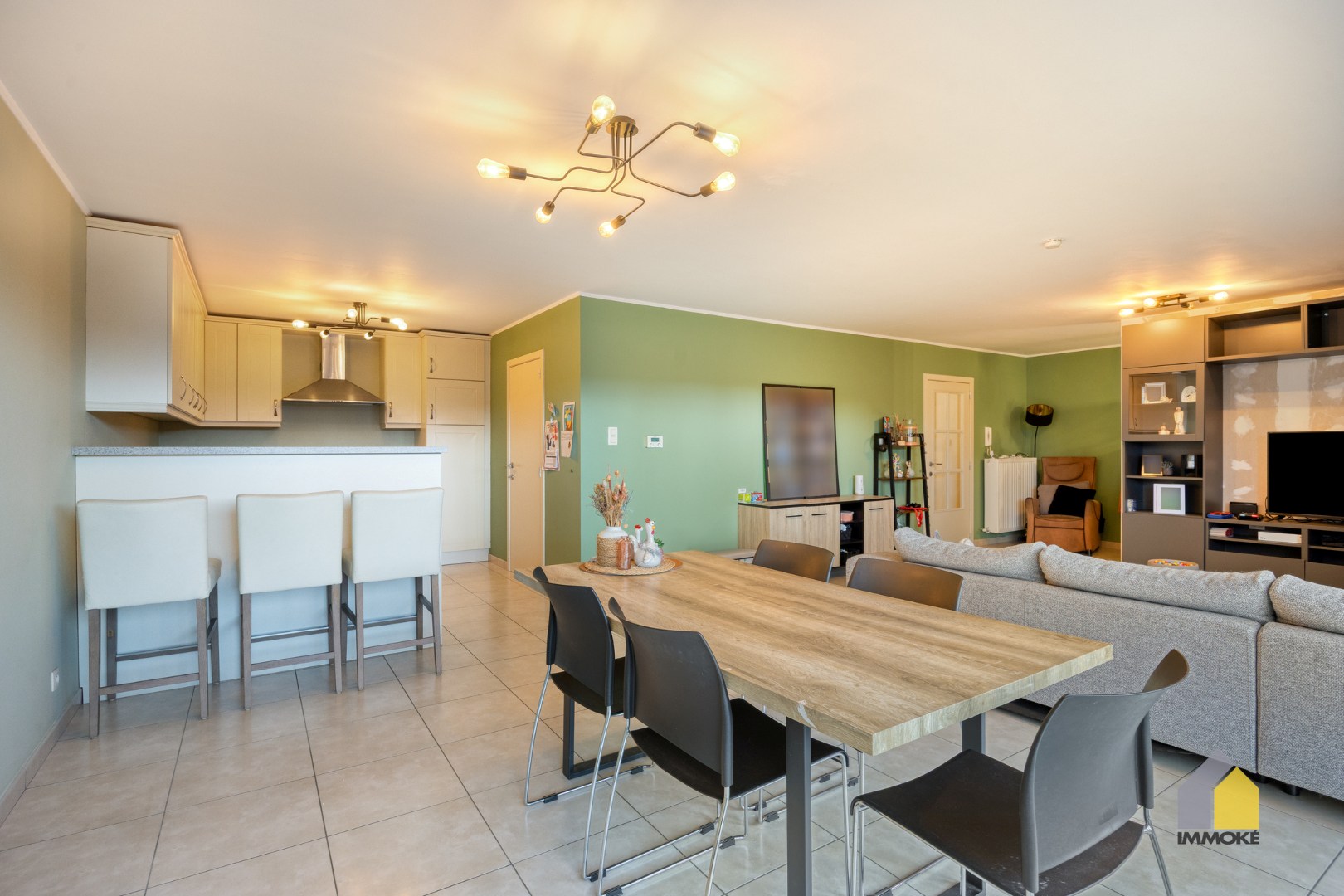 Gelijkvloers appartement (120 m²) met ruime woonkamer, 2 slpks. en terras. - foto 2