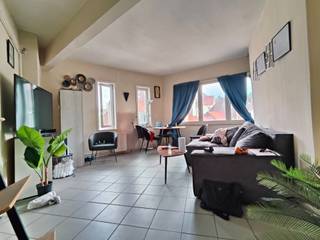 Non loin du Parc Duden, quartier van Haelen, 3ème et dernier étage d'un petit immeuble sans ascenseur.Appartement 62m² (Peb) très lumineux à...