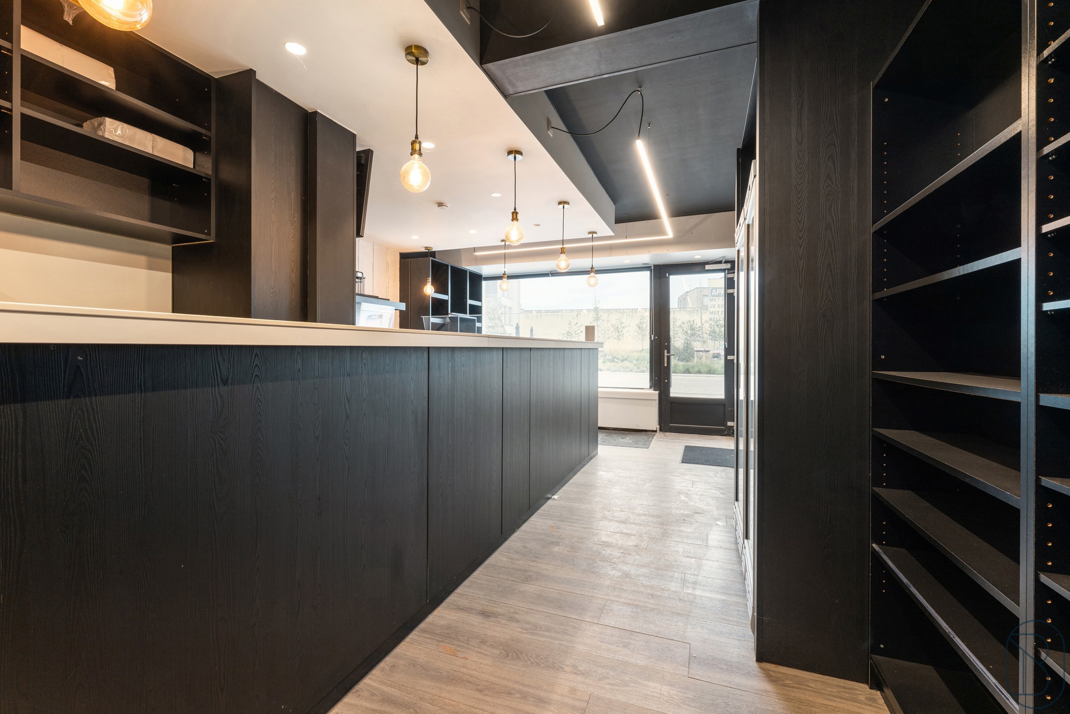 TOPGELEGEN handelspand met woonst. - foto 4