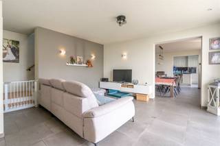 OPTIE !!!!!!!!!!!!! Century21 ImmoNero stelt voor: Volledig gerenoveerde charme woning van 194m2 in centrum Duisburg op wandelafstand van scholen...
