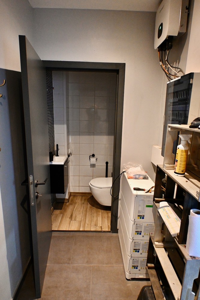 Grotendeels gerenoveerde woning met diepe tuin ! - foto 5