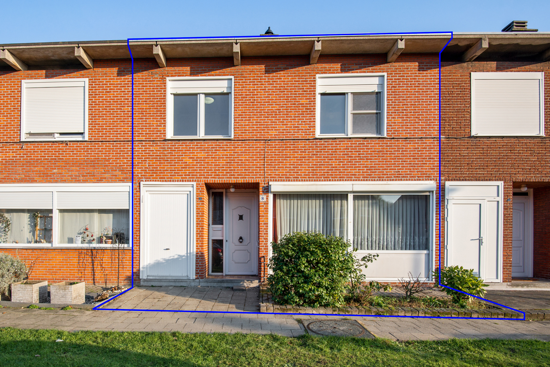 Te renoveren rijwoning met veel ruimte en gezellige stadstuin - foto 1