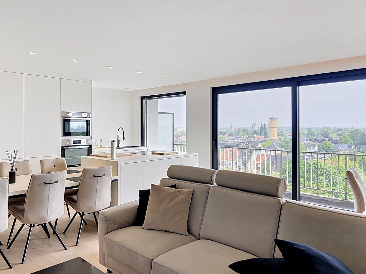 Gerenoveerd appartement met 2 slaapkamers en ruim terras. - foto 4