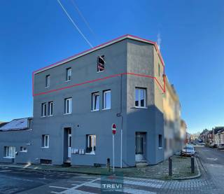 Proche du centre-ville et de la gare, bel appartement joliment rénové au deuxième étage d'une petite résidence avec peu de charges et sans...