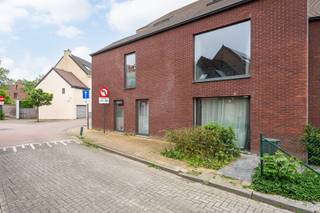 In het hartje van Heusden, op wandelafstand van de bakker, slager, grootwarenhuizen, ... vinden we dit kleinschalig appartementsgebouw...