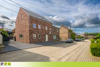 RECENTE (2023) VAKANTIEWONING VOOR 12 PERSONEN MET 6 SLAAPKAMERS, 2 BADKAMERS EN EEN ZWEMBAD, HEEL RUSTIG GELEGEN IN HET TOERISTISCHE METTEKOVEN OP...