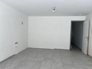 This single-storey unit has 2 bedrooms and combines comfort with privacy. The apartment has a south-facing terrace, a private garden and a separate private entrance, providing a pleasant and peaceful living experience.The finish is done with energy-efficient and sustainable materials. The kitchen can also be configured according to your own taste within the planned budget, according to the specifications. (The kitchen photo shown is for illustrative purposes only and shows the kitchen of another apartment in the project.)To park the car, you can go to the underground floor, where a parking space is provided for the apartment. The purchase of this parking space is mandatory. In short, are you looking for a modern, ecological and high-quality residential unit in a prime location in Genk? Or looking for an interesting investment? Don't hesitate to contact us: behic.kargin@dewaele.com or 089 59 99 99Register of measures: yes