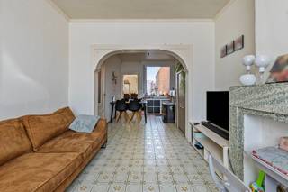 Welkom in deze centraal gelegen en goed bereikbare ruime woning met vijf slaapkamers en tuin.Indeling van de woning:Parkeren kan eenvoudig op de...