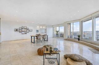 Dit is uw kans om de trotse eigenaar te worden van een riant dakappartement van 150 m² waar licht, luxe, ruimte en comfort samenkomen.Gelegen in...