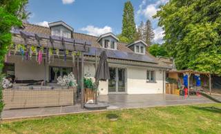 Mooie ééngezinswoning met grote tuin te Dilbeek !Ontdek deze instapklare 4-gevelwoning, welgelegen nabij Regina Caeli Lyceum, sportinfrastructuur,...