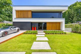 In the coveted Sterrebos in Stevoort, we present to you this exceptional 2024 villa.A contemporary, high-end home where space, comfort and advanced...