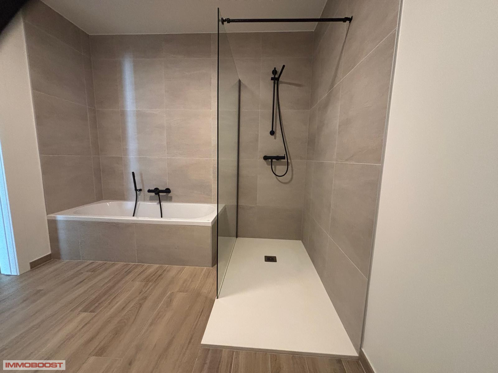 Prachtig gelijkvloersappartement met groot terras en een garage - foto 5