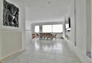 Praktisch gelijkvloers appartement met terras en achteruitweg in het hartje van DendermondeHet appartement is gelegen op het gelijkvloers. GLV: We...