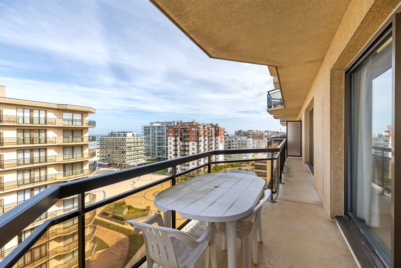 Heel ruim appartement 2 slaapkamers en slaaphoek met zicht op zee - foto 3