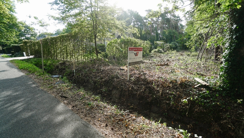 Residentieel gelegen bouwgrond van 31a10ca voor open bebouwing met private toegangsweg nabij golf- en meerdomein - foto 4