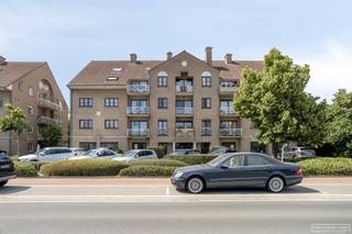 Op zoek naar een gezellig, energiezuinig appartement met een uitstekende ligging én extra troeven? Ontdek dit charmante tweeslaapkamerappartement...