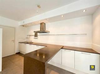 Gelijkvloers appartement met zonnige tuin in hartje berchemDit gelijkvloers appartement heeft 1 slaapkamer en is voorzien van een ruime gezellige...