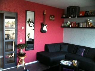 Het appartement omvat volgende ruimtes: Inkom, keuken, berging, woonkamer, badkamer, afzonderlijk toilet, twee slaapkamers, lift, garage nr. 4, terras, kelder nr. 4 en elektrische verwarming.