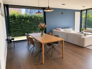 Tekst online: <br />Prachtige alleenstaande, ruime, afgewerkte woning (230m2) met 4 slaapkamers; bureau; badkamer met bad en inloopdouche; verschillende bergruimtes; technische ruimte; sauna en jacuzzi; ruimte tuin; oprit voor 3 wagens; carport; groot terras achteraan en terras aan keuken (zijkant); zonnepanelen; thuisbatterij… <br /><br />Bouwjaar 2013, afwerking zijn recenter<br />Richtprijs: € 579 000<br />Meer info: 0472 630 740 of tom.deroo82@gmail.com<br />Geen immo!