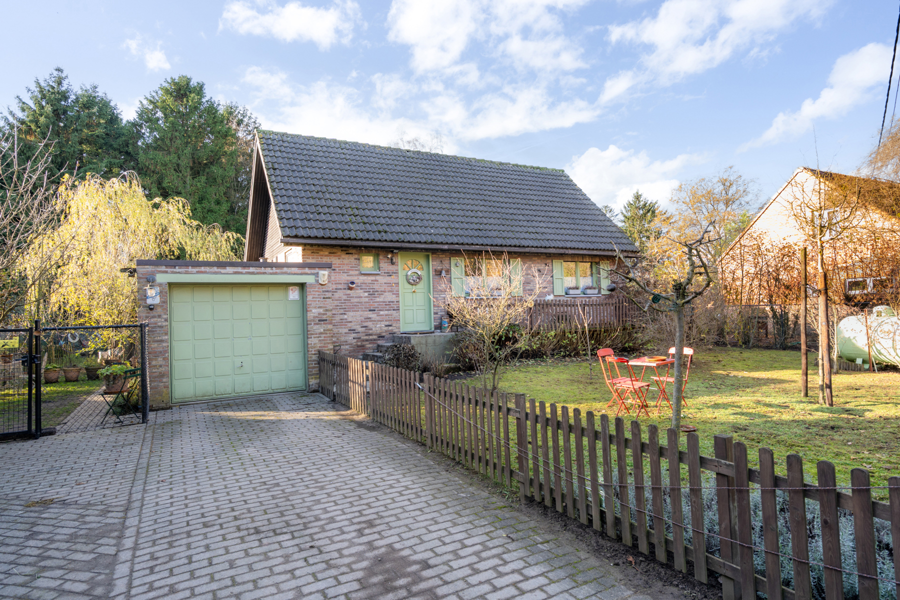 Wonen in alle rust: Degelijke en energiezuinige woning in woongebied met bosrijk karakter - foto 1