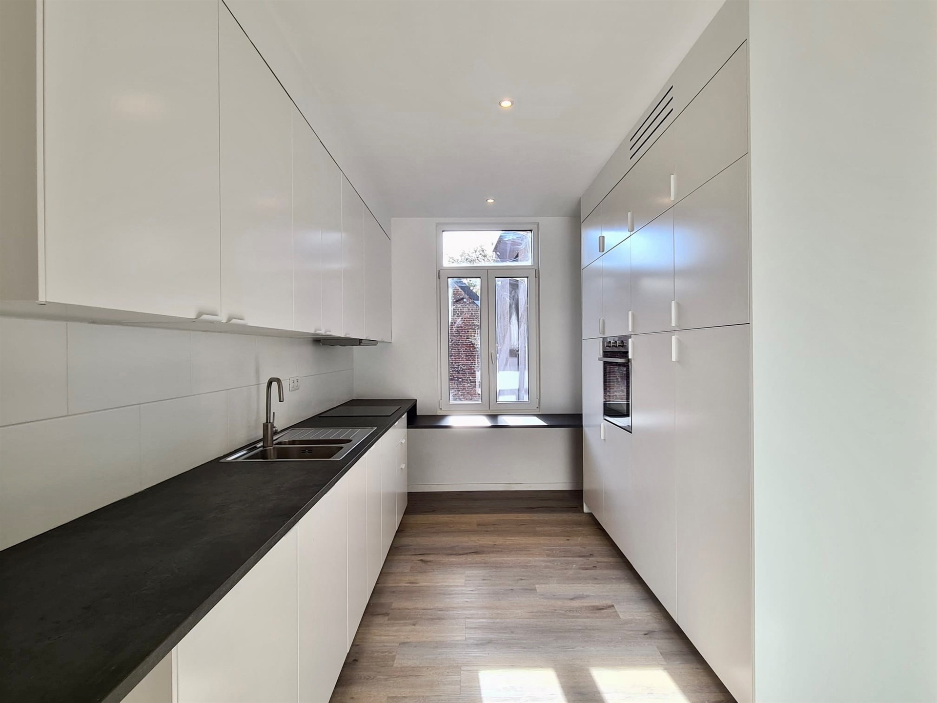 KWALITATIEF GERENOVEERD APPARTEMENT met 3 slaapkamers. - foto 4