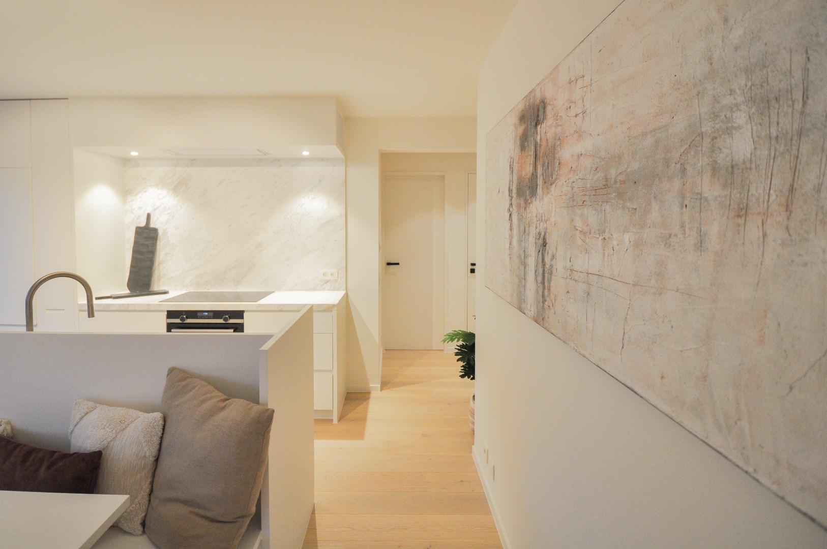 Appartement d'angle entièrement rénové, situé à quelques pas de la mer. - photo 5