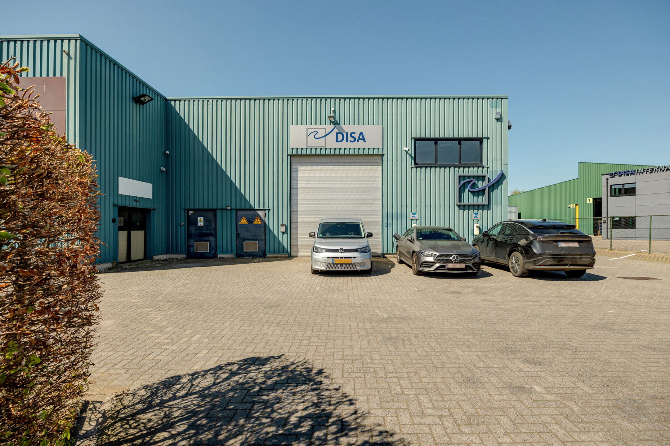 Industriehal van 1.432 m² met ongeveer 450 m² kantoren - foto 1
