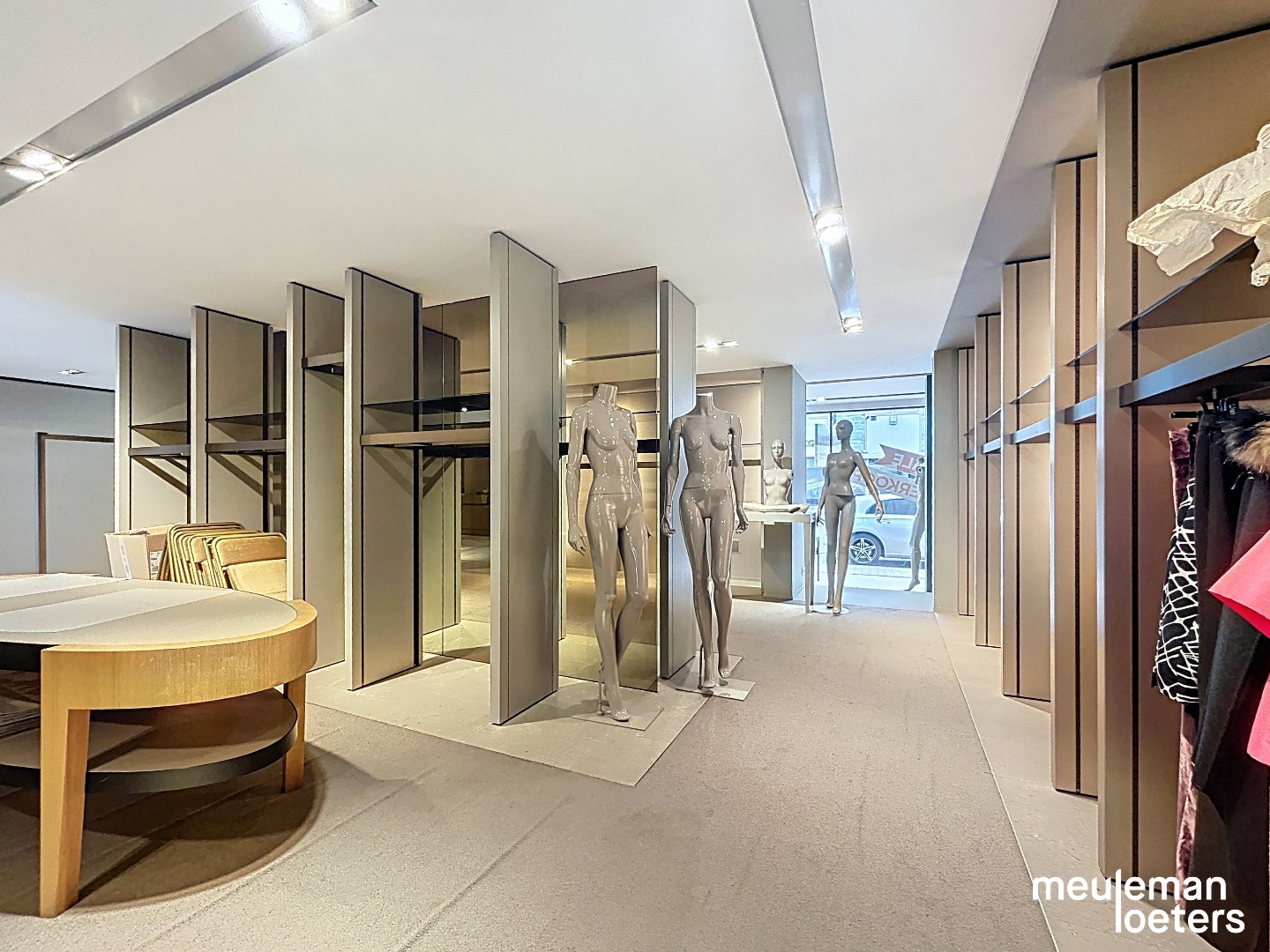 Unieke winkelruimte in het commercieel centrum - foto 4