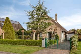 MAAK UW AFSPRAAK ONLINE VIA WWW.LISTINGS.BE. KIJKDAGEN 7 EN 9 APRIL - RESERVATIE VERPLICHT.Deze te moderniseren woning met bouwjaar 1985 bevindt zich...