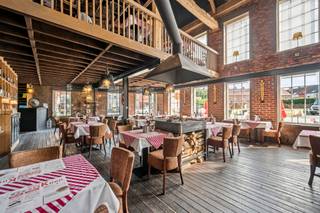 Volledig VERNIEUWD en RUIM handelspand met gezellig restaurant, gelegen op een TOPLOCATIE met uitstekende visibiliteit in centrum Kortrijk. Het...