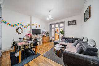 <p>✨ À VENDRE – Appartement 2 chambres de 83m²</p>
<p></p>
<p>👉 Découvrez ce superbe appartement situé au 1ᵉ étage d’une petite copropriété de 4 appartements.</p>
<p></p>
<p>✨ Caractéristiques principales de l’appartement :</p>
<p></p>
<p>✔️ Séjour de 20m²</p>
<p>✔️ PEB E</p>
<p>✔️ Copropriété saine</p>
<p>✔️ 2 chambres lumineuses de 19m² et 10m²</p>
<p>✔️ Buanderie séparée</p>
<p>✔️ Double vitrage</p>
<p>✔️ Présence d’une cave</p>
<p></p>
<p>🚀 Un appartement en bon état avec de faibles charges!</p>
<p></p>
<p>📞 Infos & visites</p>
<p>👉 Contactez Arthur Reynier – We Invest Bruxelles-Europe</p>
<p>📲 +32 479 94 92 71 | 📧 arthur.reynier@weinvest.be</p>
<p></p>
<p><span>🔎</span> Découvrez aussi tous nos appartements à vendre à Bruxelles sur <span>👉</span> <span>www.weinvest.be</span></p>