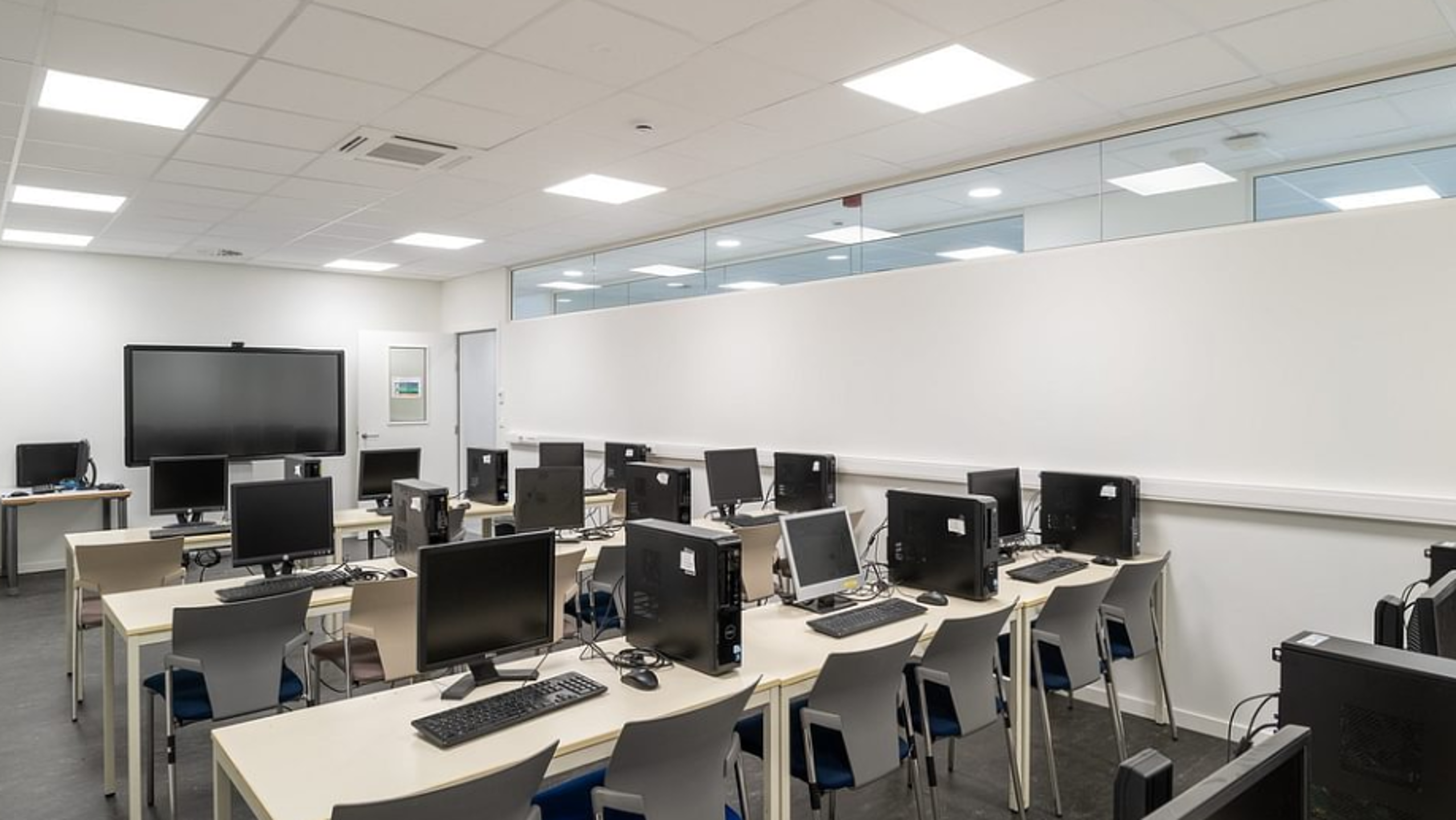 Premium logistieke site met kantoren in Heppignies - foto 5