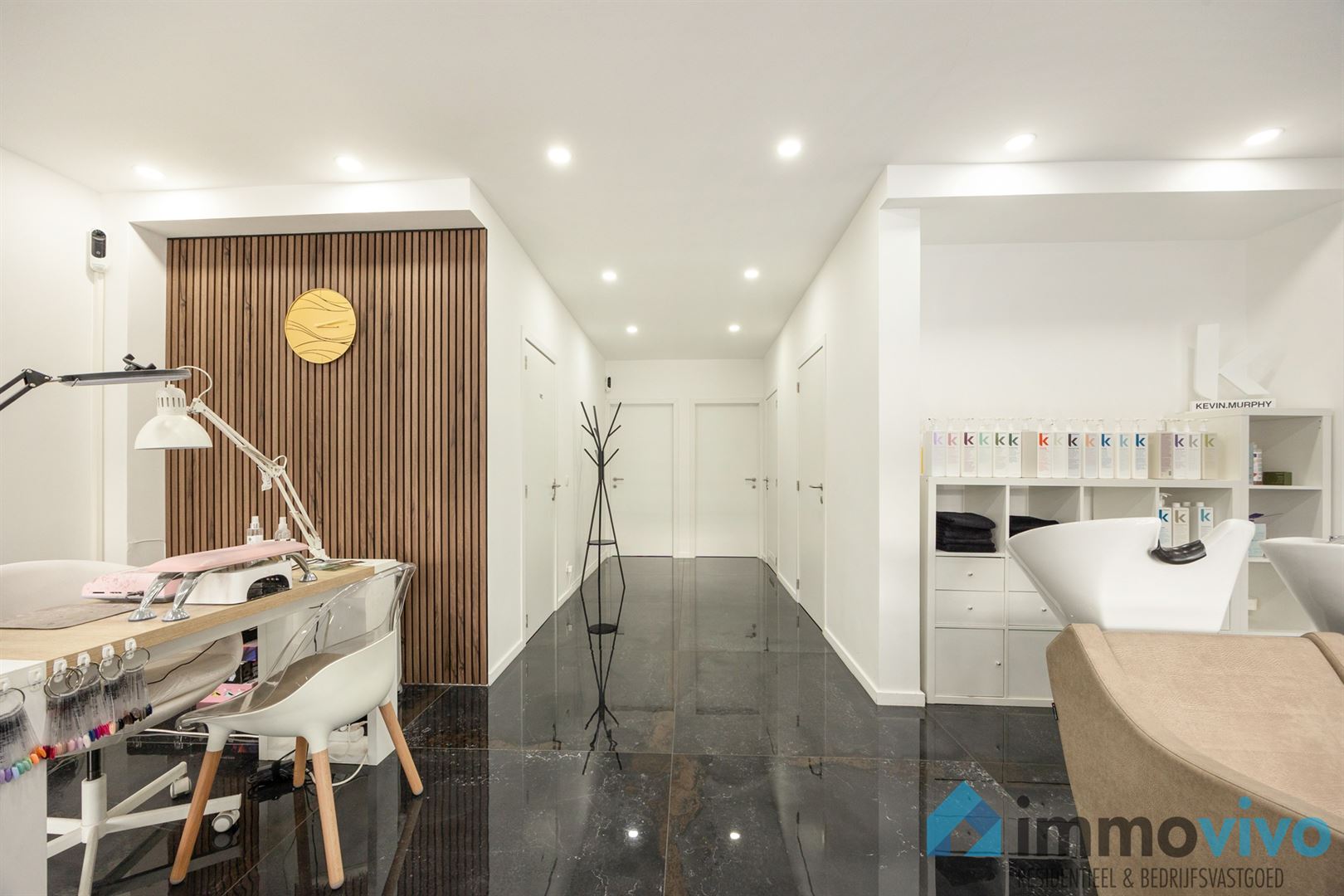 Volledig gerenoveerd beautysalon/kapsalon met 2 parkings - foto 5