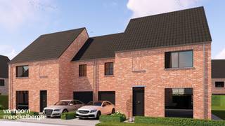 In de Mosselstraat nabij het centrum van Gistel komt er weldra een unieke verkaveling, bestaande uit een mix van open, halfopen en gesloten bebouwingen in landelijke bouwstijl. De grondoppervlaktes variëren tussen de 239 m² en 645 m².<br /><br />Dit unieke project wordt gekenmerkt door zijn centrale ligging ten opzichte van het centrum van Gistel en ademt in een oase van rust.<br /><br />Gistel, de Godelievestad is een bruisende en levendige stad in West-Vlaanderen en heeft een uitgebreid handelscentrum met tal van supermarkten, bakkers, beenhouwers, restaurants, boetieks, tuincentra, etc. De site zelf is vlot bereikbaar met het openbaar vervoer, daar we op 300 meter een bushalte vinden. De ontsluiting naar de kust of het binnenland is ook gewaarborgd via tal van invalswegen alsook de nabijheid van de oprit van de autosnelweg (E40) op zo’n 2,5 kilometer. <br /><br />De woning met lotnummer 18 is een halfopen bebouwing gelegen op een perceel van 318 m² met een noordelijke oriëntatie. Deze woning bestaat op de gelijkvloerse verdieping uit een inkomhal met apart toilet. Een ruime leefruimte met open, ingerichte keuken en aansluitend een inpandige garage. Op de eerste verdieping bevinden er zich 3 ruime slaapkamers, een nachthal met apart toilet en een ruime badkamer die plaats biedt voor zowel een bad als douche. Eveneens is er een ruime bergruimte aanwezig. Overigens beschikt deze woning nog over een mooie tuin en zolder. (Vg, Wg, Gmo, Gvkr, Vv) ~ E-peil: 30 ~ Ref OU28398<br /><br />Deze woning wordt volledig naar eigen smaak en stijl afgewerkt. Hierin wordt u volledig begeleid door een professioneel team, waardoor u volledig ontzorgd aan uw nieuwe woonervaring kunt beginnen.<br /><br />Voor meer uitleg maken wij graag met u een afspraak voor een persoonlijk gesprek! <br />Tot binnenkort? Residentie Vastgoed