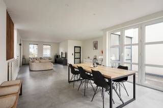 Deze instapklare woning is gelegen tussen Roeselare en Oostnieuwkerke.De woning heeft op de gelijkvloerse verdieping volgende indeling: inkomhal met...