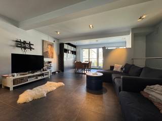 Prachtig duplex appartement in loftstijl van 150m2 op de eerste verdieping in een gebouw met lift! Dit appartement bestaat uit een inkomhal,...