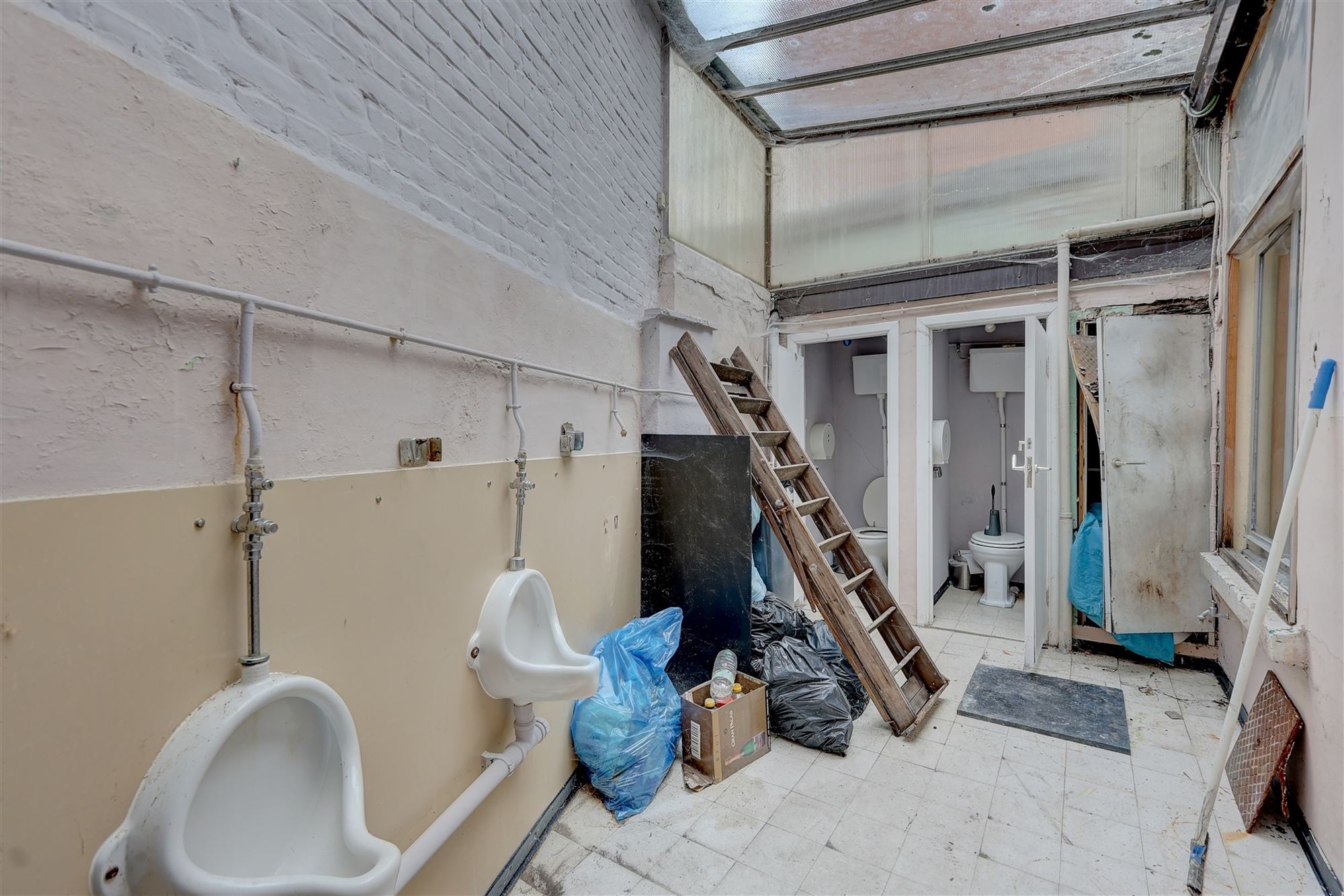 Commercial - photo 5