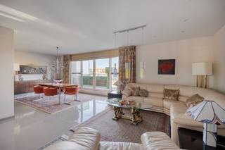 Exclusive penthouse with open views and a 20 m² terrace, ideally located within walking distance of the city center. Contemporary,...