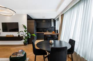 <p>Discover your new home in a prime location! This stylish apartment is located in a quiet neighborhood near the green Valaarpark - ideal for relaxation and recreation! Moreover, you will find shops and schools just a stone's throw away and you will enjoy a smooth connection with both public transport and by car or bicycle. In short, this location offers the perfect balance between carefree living and urban convenience. Not only the location is a huge plus here, just think of the trendy appearance and the use of high-quality materials. This is especially evident in the spacious living room with built-in LED lighting and a beautiful herringbone parquet floor that was seamlessly extended into the open kitchen, which was equipped with contemporary comfort and modern installations. The bathroom was luxuriously furnished with a spacious walk-in shower, sink and toilet. You also have 2 comfortable bedrooms here (16 m² &amp; 14 m²), the largest of which is equipped with air conditioning. Last but not least: the apartment was completely renovated in 2021 with an eagle eye on quality and energy efficiency! All this results in a nice EPC label B.</p>
<p>Technical data: No monthly costs! Furthermore, there are only 3 owners in the entire building.  2 cellars + storage room with connection for a washing and drying machine! Electricity is compliant. The roof was completely renovated and insulated, gas central heating, high-efficiency PVC glazing.</p>
<p>Urban planning information and soil certificate on request. Asbestos safe! Is not located in a risk zone for flooding (P and G score B). Renovation obligation not applicable.</p>