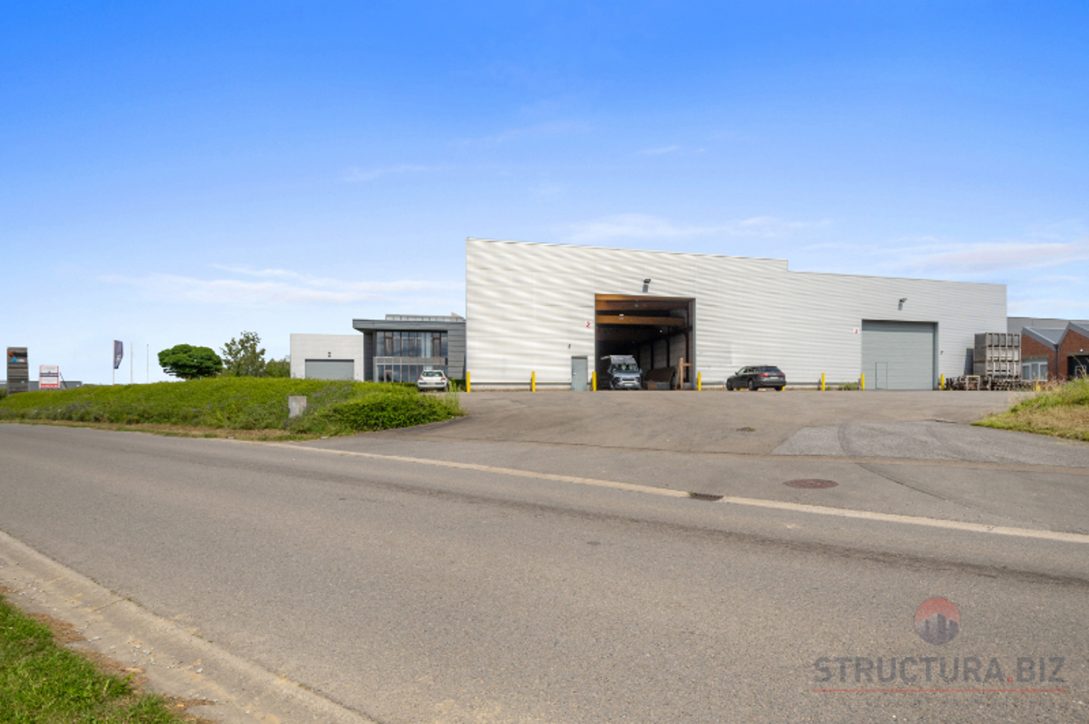 Schitterend, ideaal uitgerust, deelbaar industrieel gebouw te koop in Marche-en-Famenne op een perceel van +/- 15.100 m². - foto 4