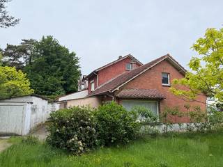 WATERMOLEN 45 te ZOERSEL, volledig te renoveren woning met 2 livings, keuken, badkamer en 2 slaapkamersDe grond zelf is 688 m2 en 13,2 m breed en...