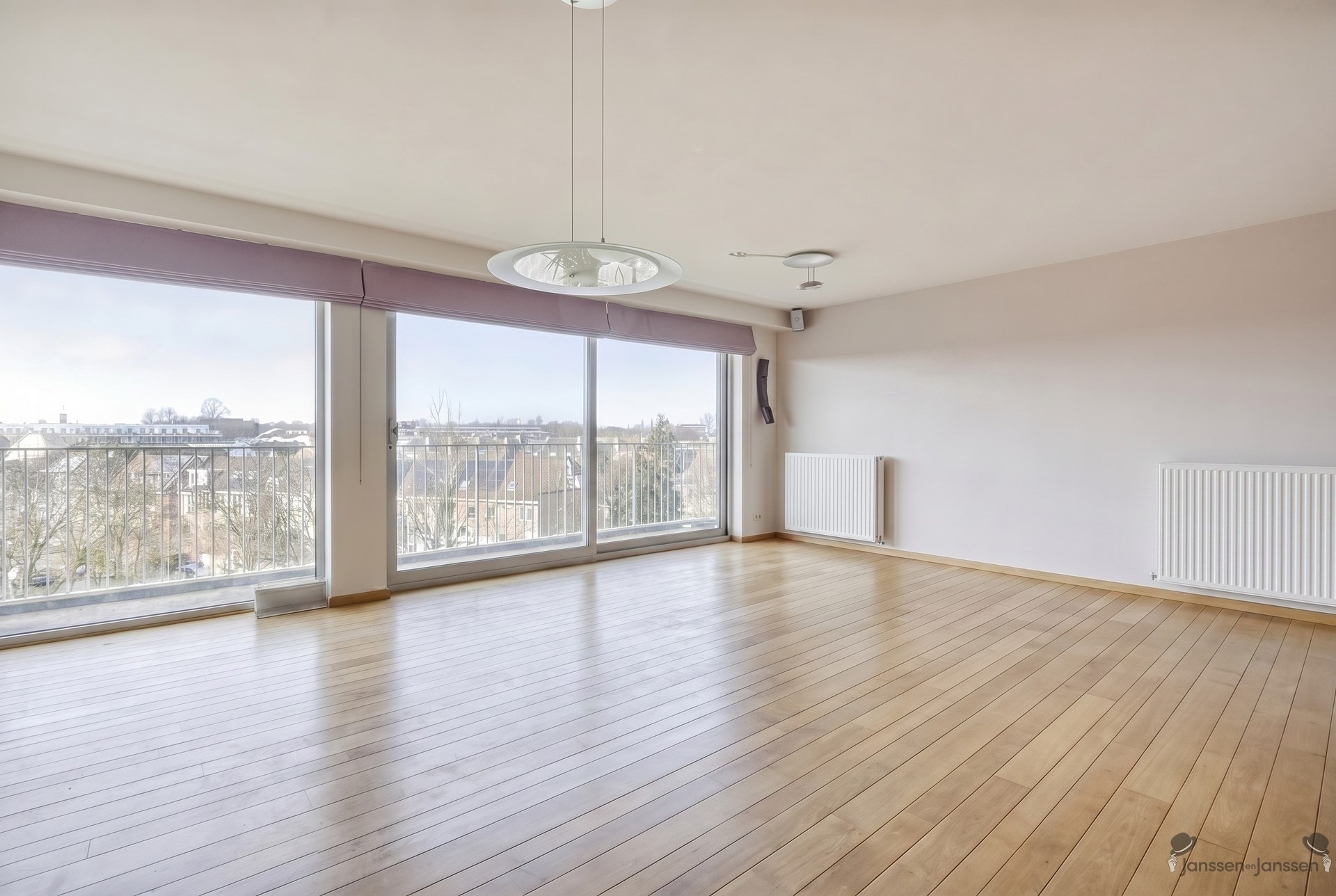 Ruim appartement met 3 slpk's, terras en 2 ondergrondse staanplaatsen - foto 4