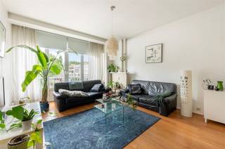 Dit ruim 2 slaapkamer appartement is gelegen op de 2de verdieping van een goed onderhouden gebouw op de grens tussen Berchem en 2018 Antwerpen...