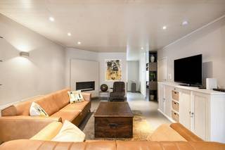 Deze ruime woning in Hasselt biedt 248m2 bewoonbare oppervlakte en is ideaal voor wie comfortabel wil wonen én werken. Bij binnenkomst is er...