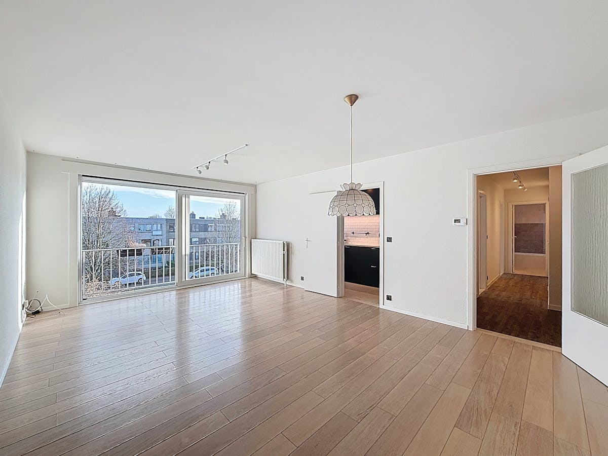 Refreshed apartment for rent in Sint-Kruis - photo 3